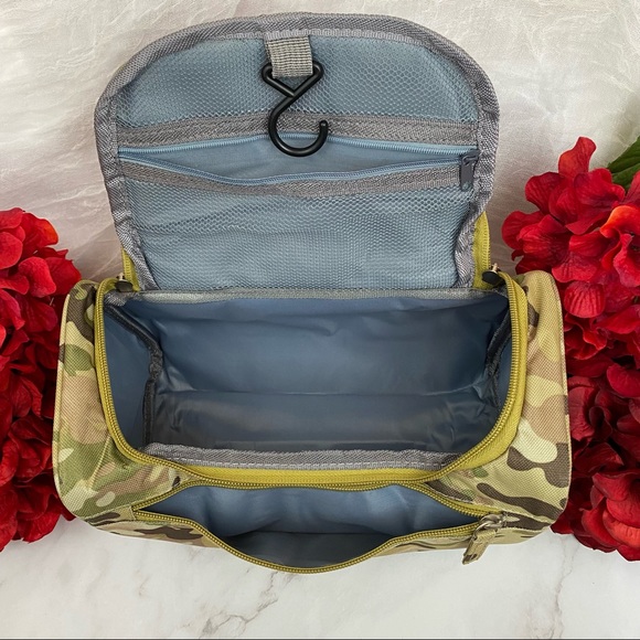 His & Her Camo Toiletry Cosmetic Travel Bag - Picture 12 of 16